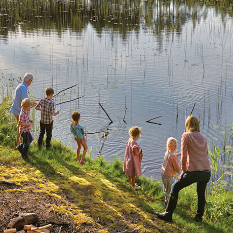 Family at shore of pond